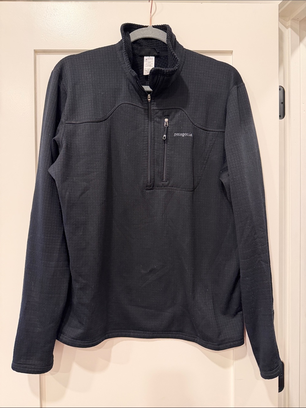 Patagonia Black Grid-Pattern Quarter Zip Pullover Men’s L